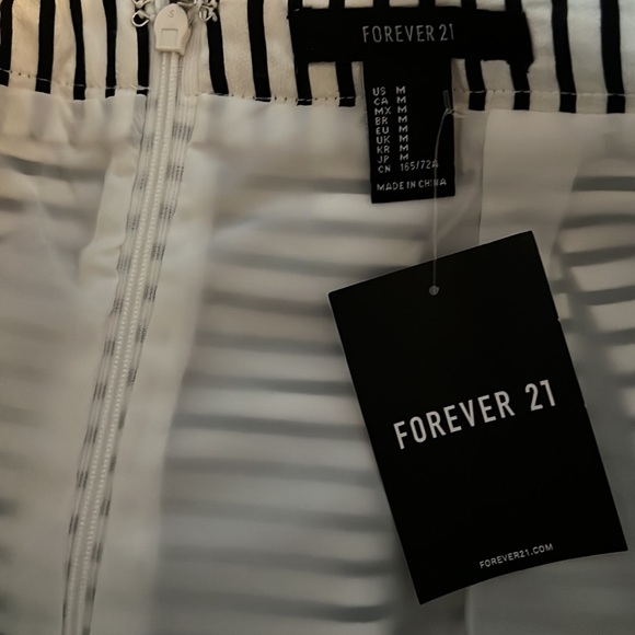 🚨SOLD🚨FOREVER 21 A-Line Skirt - Picture 4 of 9